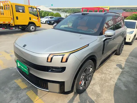 Lynk & Co 900 2025