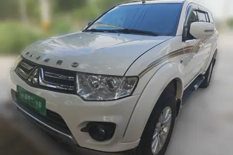 Mitsubishi Pajero Sport 2013