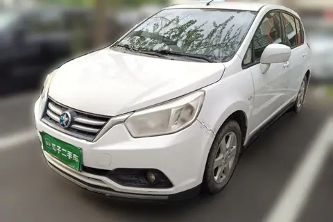 Venucia R50 2015