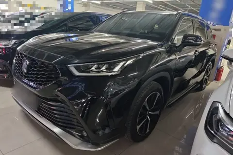 Toyota Crown Kluger 2022