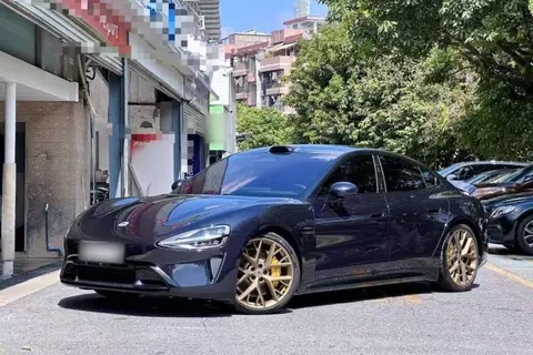 Xiaomi SU7 2025
