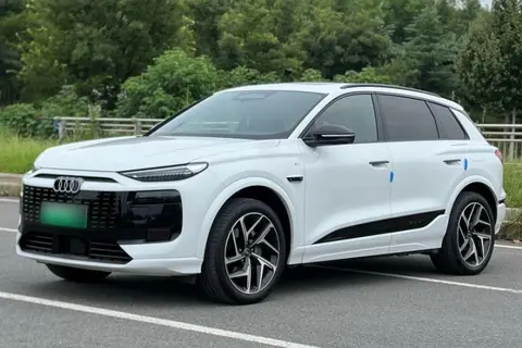Audi Q6L e-tron 2025