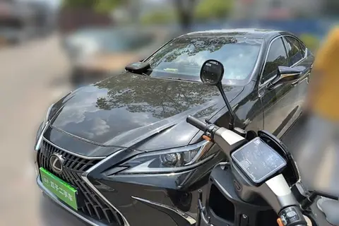 Lexus ES 2023