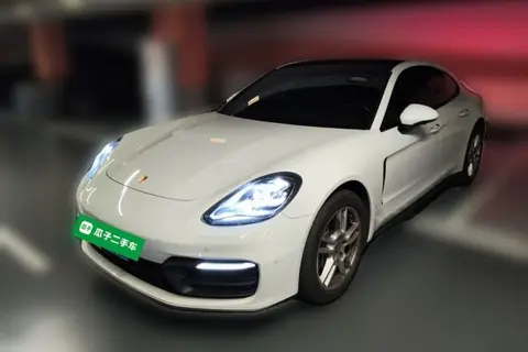 Porsche Panamera 2021