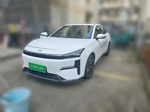 Geely L6 2024