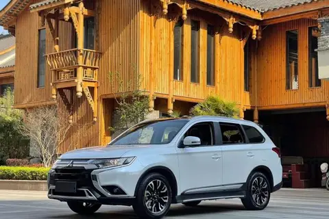 Mitsubishi Outlander 2020