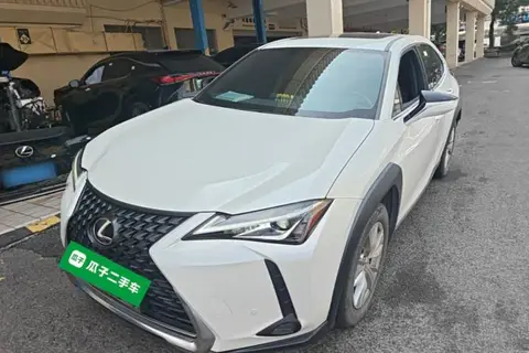 Lexus UX 2022