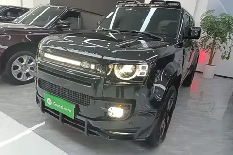 Land Rover Defender 2024