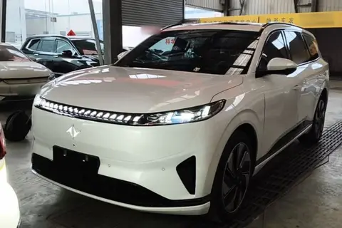 Dongfeng eπ 008 2024