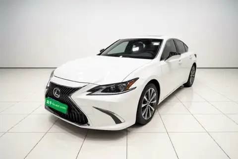 Lexus ES 2020