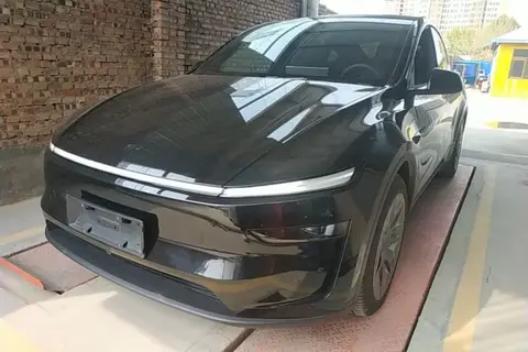 Tesla Model Y L 2025