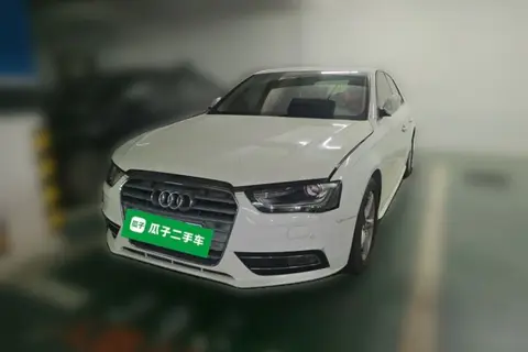 Audi A4L 2015