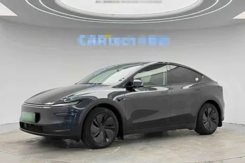 Tesla Model Y 2025