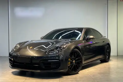 Porsche Panamera 2021