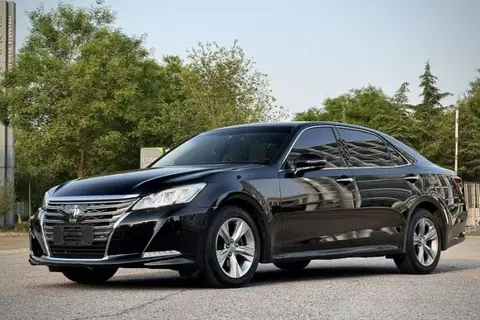 Toyota Crown 2015