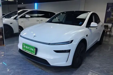 Tesla Model Y 2025