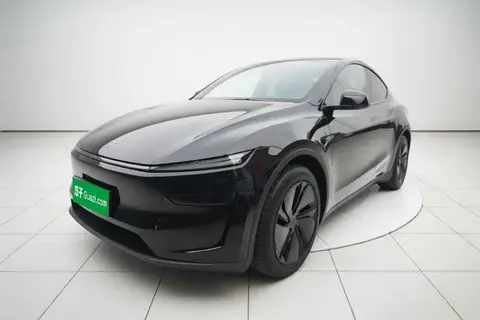 Tesla Model Y 2025