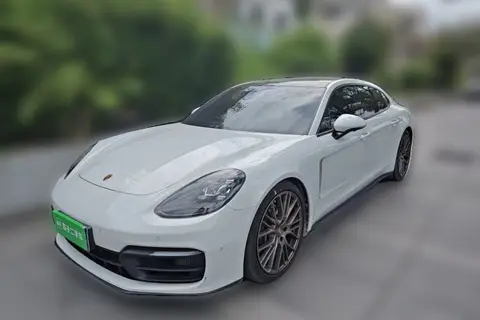 Porsche Panamera 2023