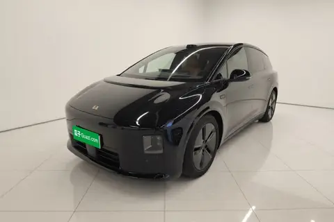 Li i8 2025