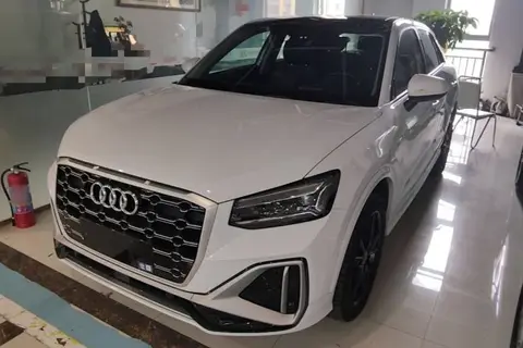 Audi Q2L 2023