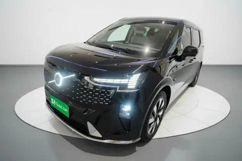 Volvo EM90 2024