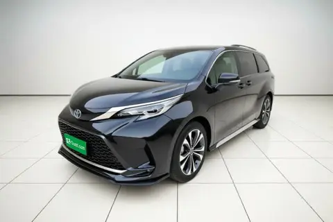 Toyota Granvia 2023