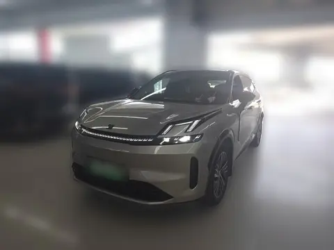Lynk & Co 08 EM-P 2024