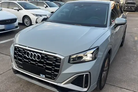 Audi Q2L 2021