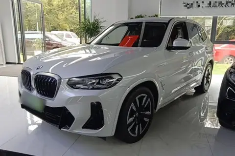 BMW iX3 2025