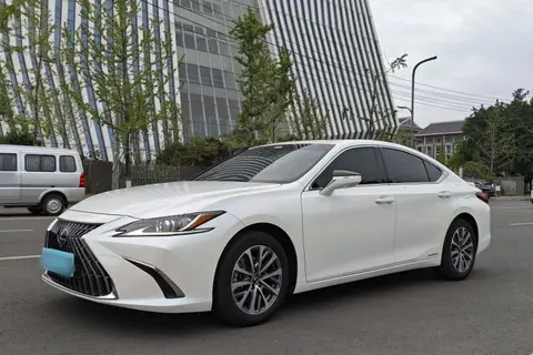 Lexus ES 2022