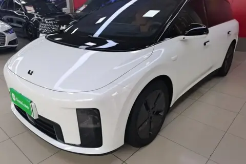 Li i8 2025
