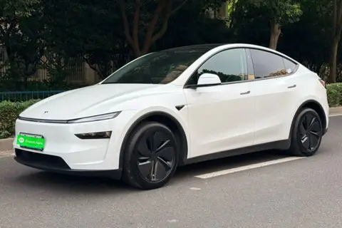 Tesla Model Y 2025