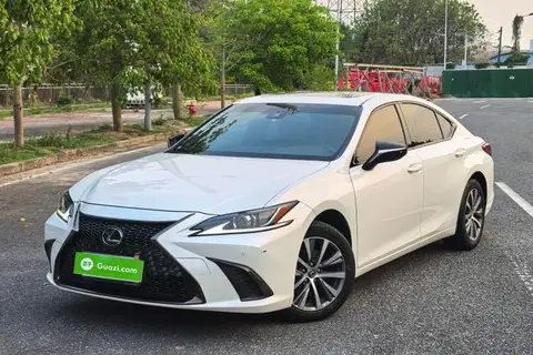 Lexus ES 2021