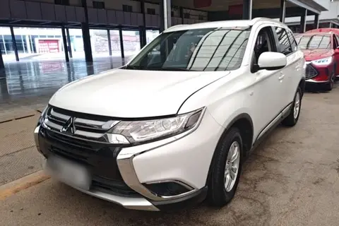 Mitsubishi Outlander 2016