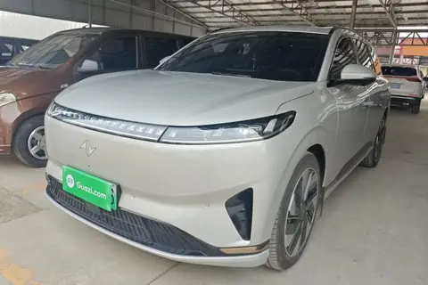 Dongfeng eπ 008 2024