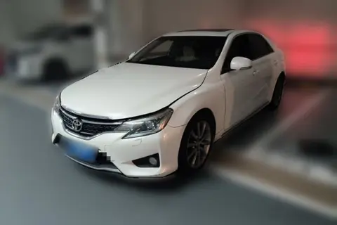 Toyota Reiz 2014