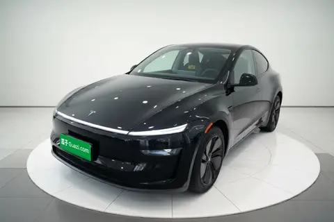 Tesla Model Y 2025