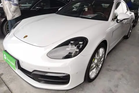 Porsche Panamera 2021