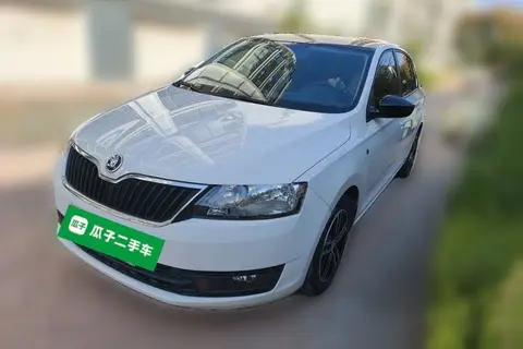 Skoda Rapid Spaceback 2015