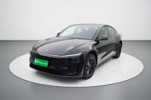 Tesla Model Y 2025
