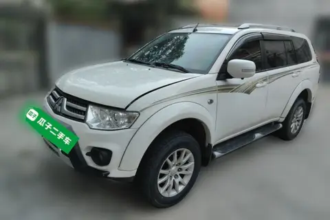 Mitsubishi Pajero Sport 2013