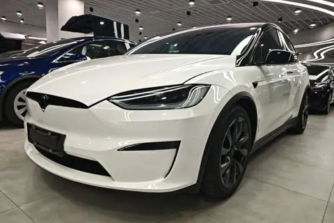 Tesla Model X 2024