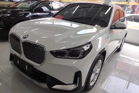 BMW iX1 2025