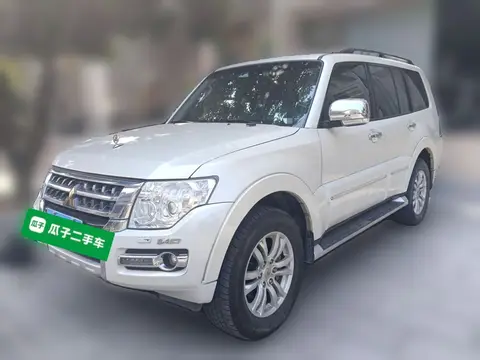 Mitsubishi Pajero 2018