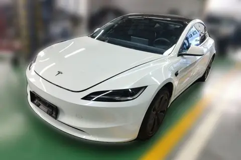 Tesla Model 3 2024
