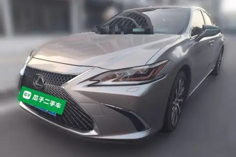 Lexus ES 2019