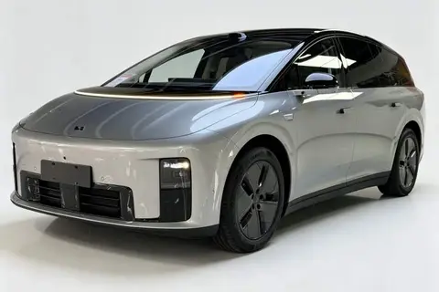 Li i8 2025