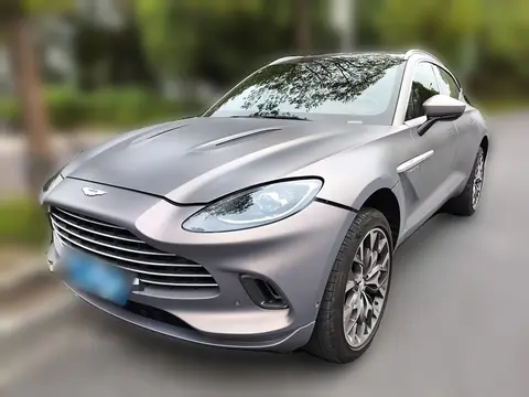 Aston Martin DBX 2022