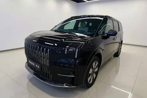 ZEEKR 009 2024
