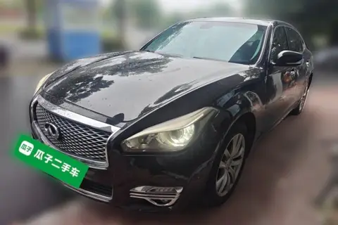 Infiniti Q70 2015